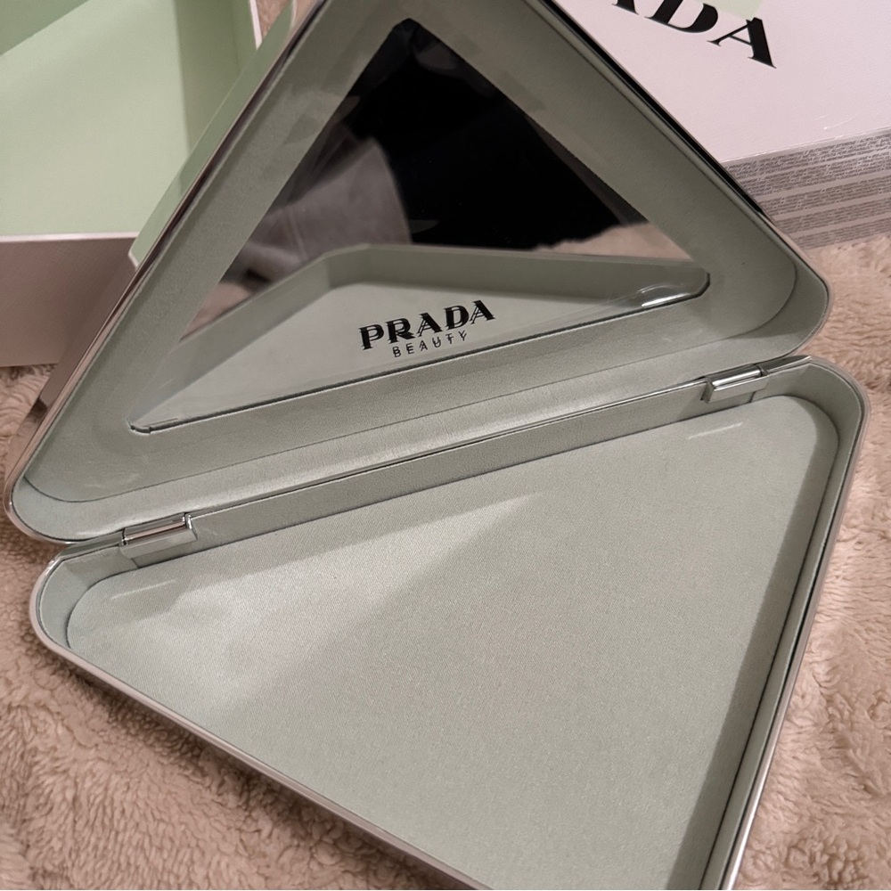 Prada monochrome clutch - Picture 2 of 5